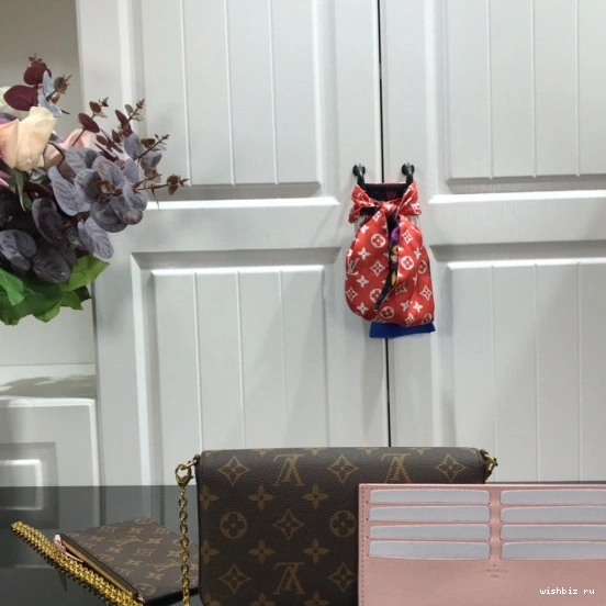 WIS LOUIS POCHETTE FÉLICIE VUITTON 1108